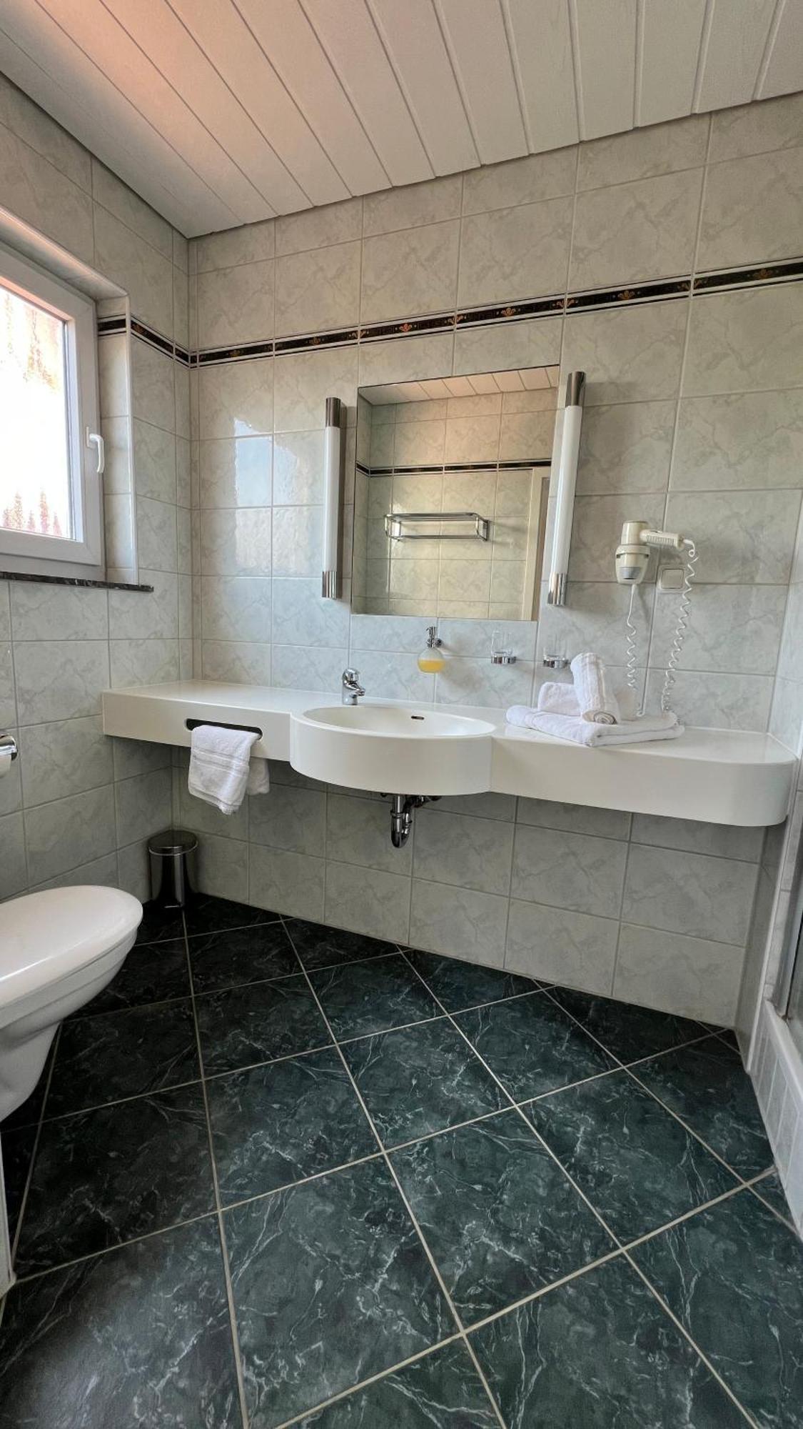 Gaestehaus Kliebenstein Saarwellingen Bagian luar foto